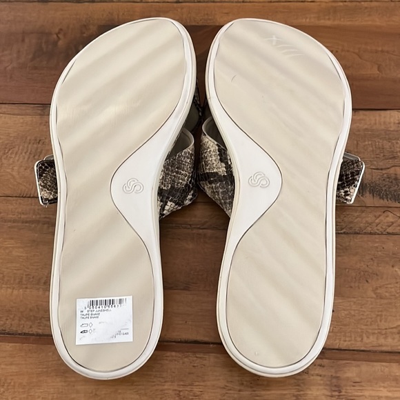 Clarks Cloudsteppers Snakeskin Sandals - Picture 7 of 9